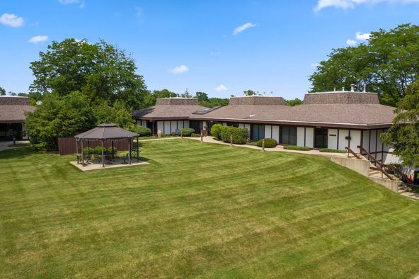 Value Add Office Investment: 1113-1135 Wheaton Oak Court, Wheaton, IL 60187